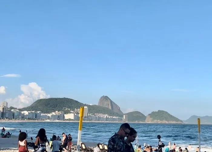 Alugo Quarto Espacoso Com Banheiro Privado Em Apartamento Em Copanema