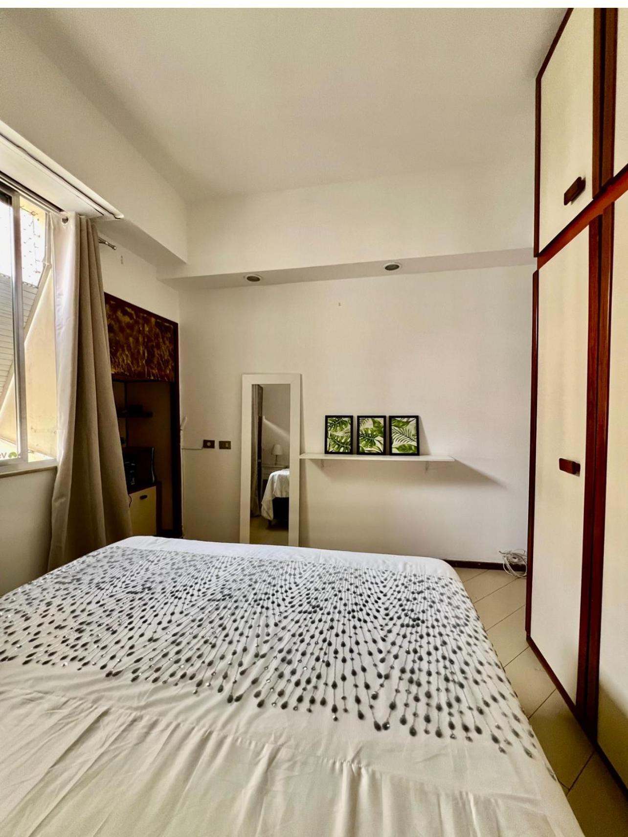 Quarto em Acomodações Particulares Alugo Quarto Espacoso Com Banheiro Privado Em Apartamento Em Copanema Rio de Janeiro