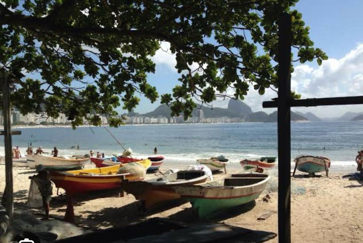 Quarto em Acomodações Particulares Alugo Quarto Espacoso Com Banheiro Privado Em Apartamento Em Copanema