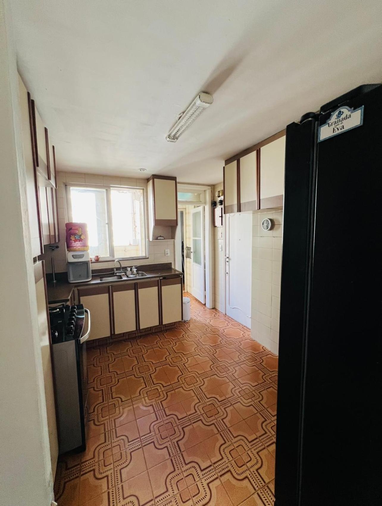 Alugo Quarto Espacoso Com Banheiro Privado Em Apartamento Em Copanema *